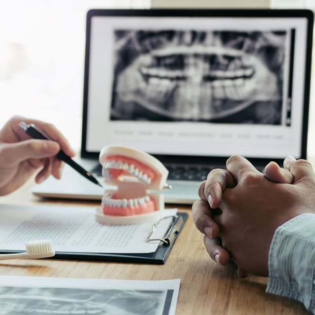 Realizamos tus implantes dentales en Pontevedra